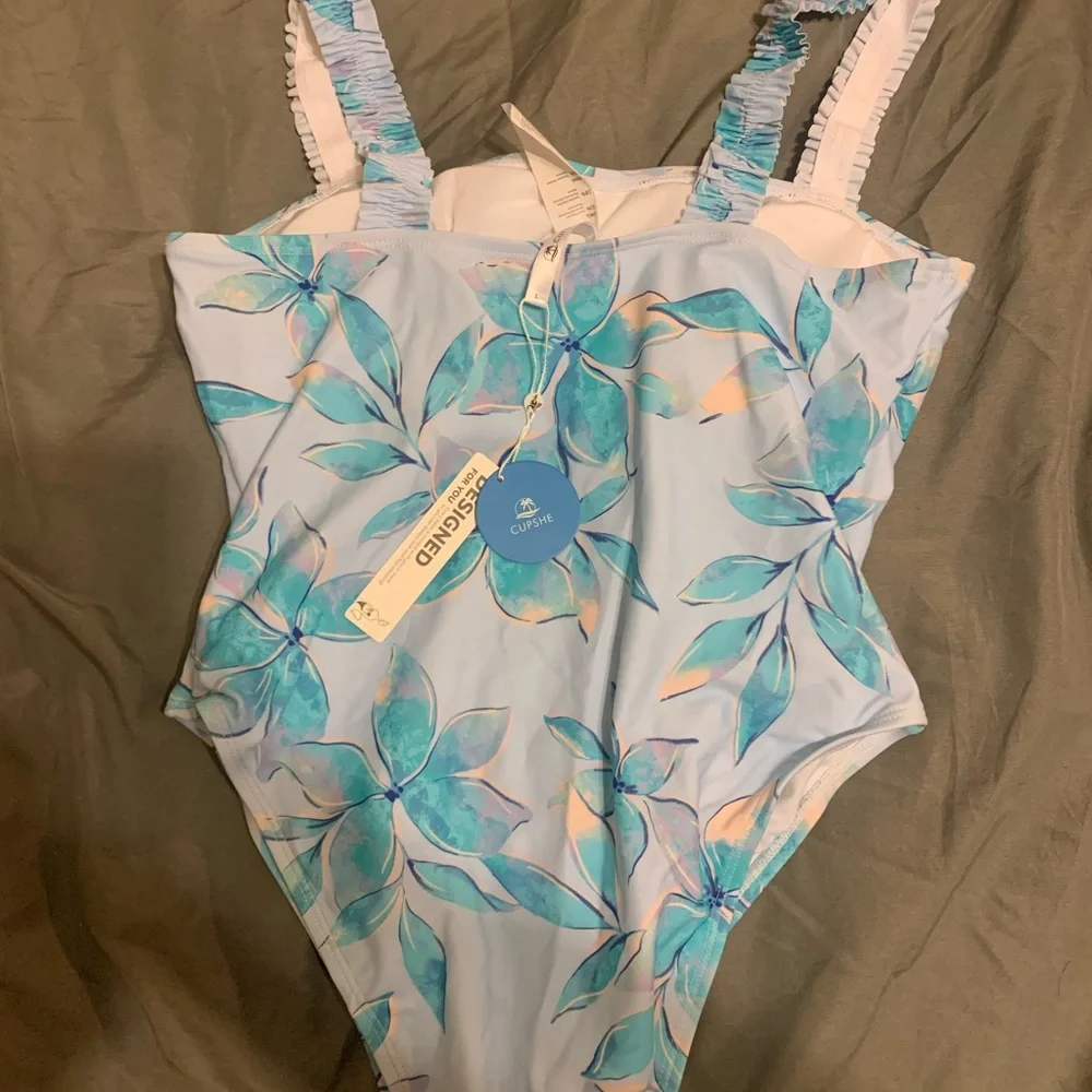 Cupshe Ruffled One Piece Bathing Suit - Picture 6 of 7
